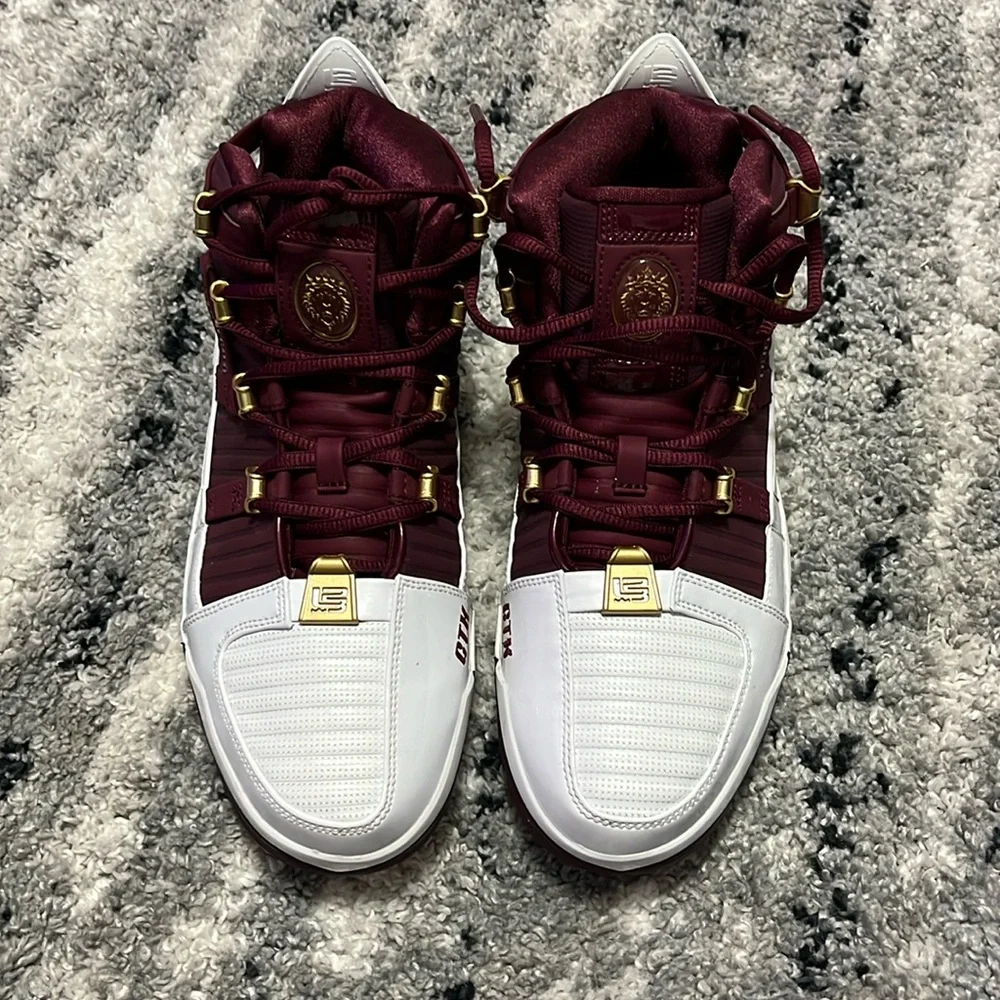 Nike LeBron 3 Christ The King - Picture 3 of 8